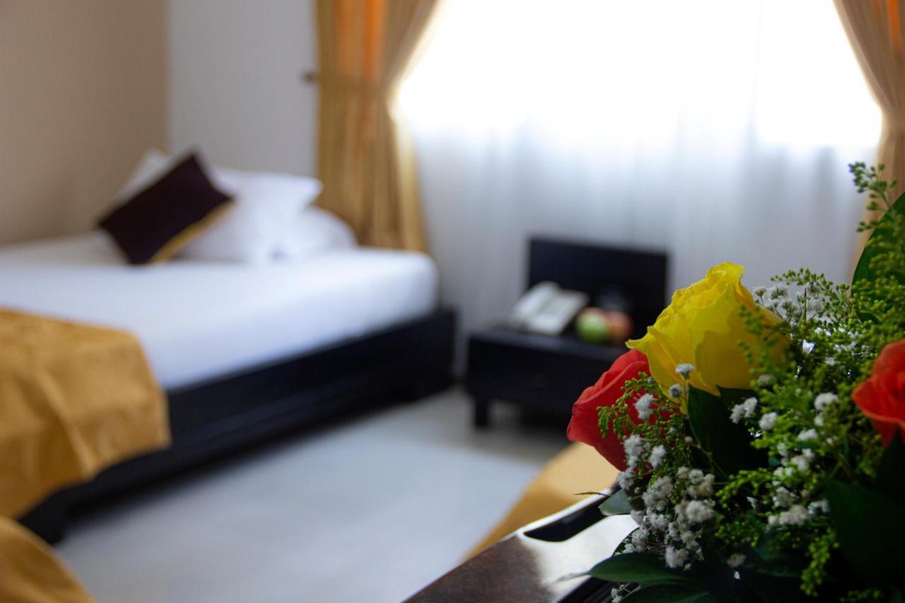 מדיין Hotel Plazuela San Ignacio מראה חיצוני תמונה