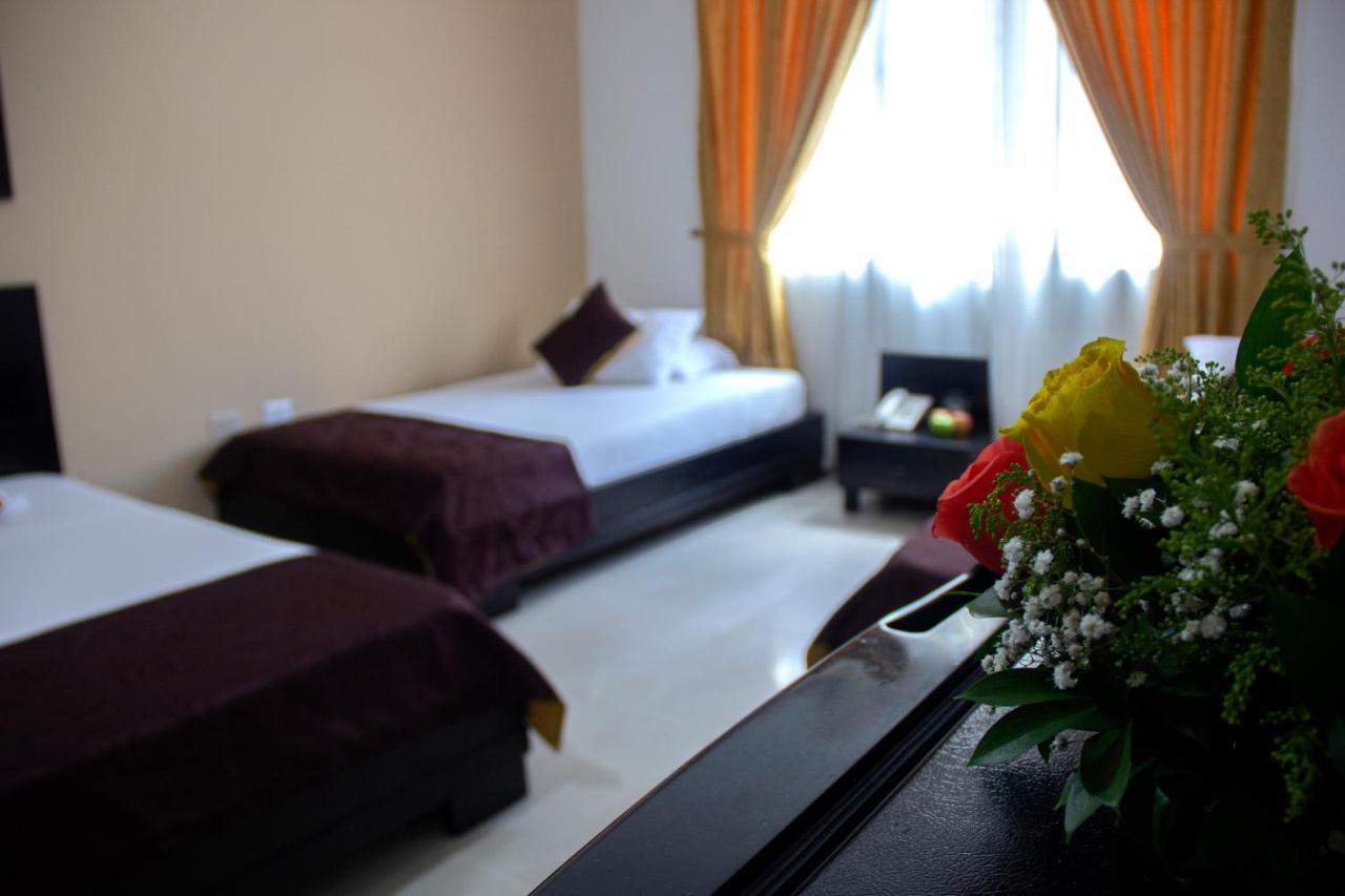 מדיין Hotel Plazuela San Ignacio מראה חיצוני תמונה
