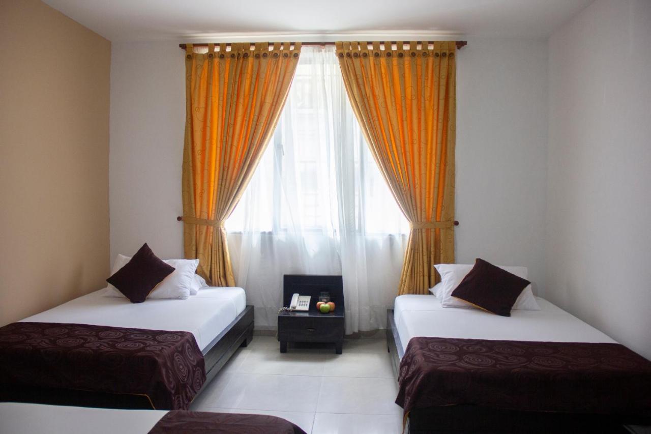 מדיין Hotel Plazuela San Ignacio מראה חיצוני תמונה