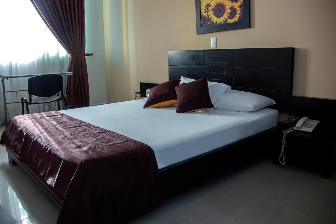 מדיין Hotel Plazuela San Ignacio מראה חיצוני תמונה