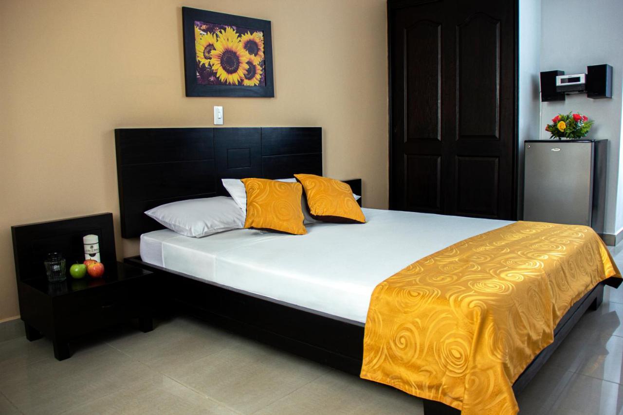 מדיין Hotel Plazuela San Ignacio מראה חיצוני תמונה