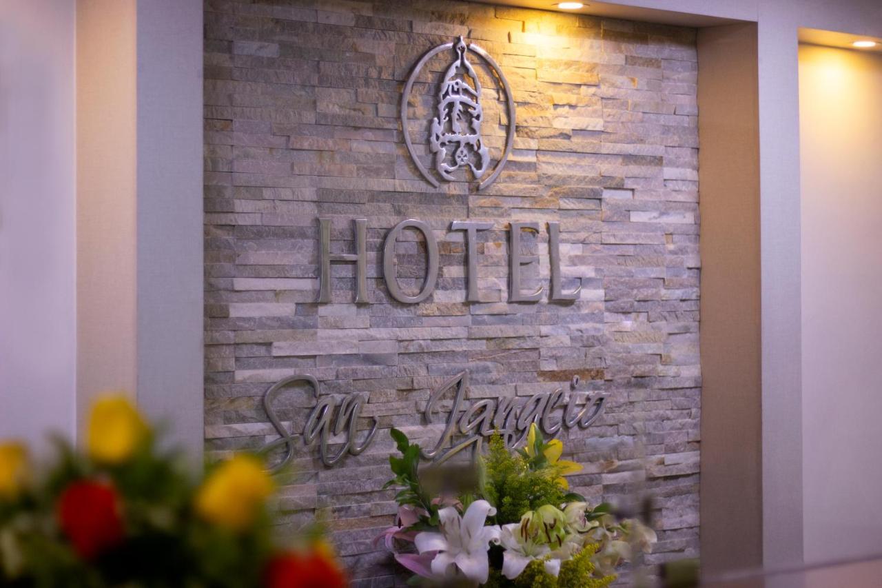 מדיין Hotel Plazuela San Ignacio מראה חיצוני תמונה