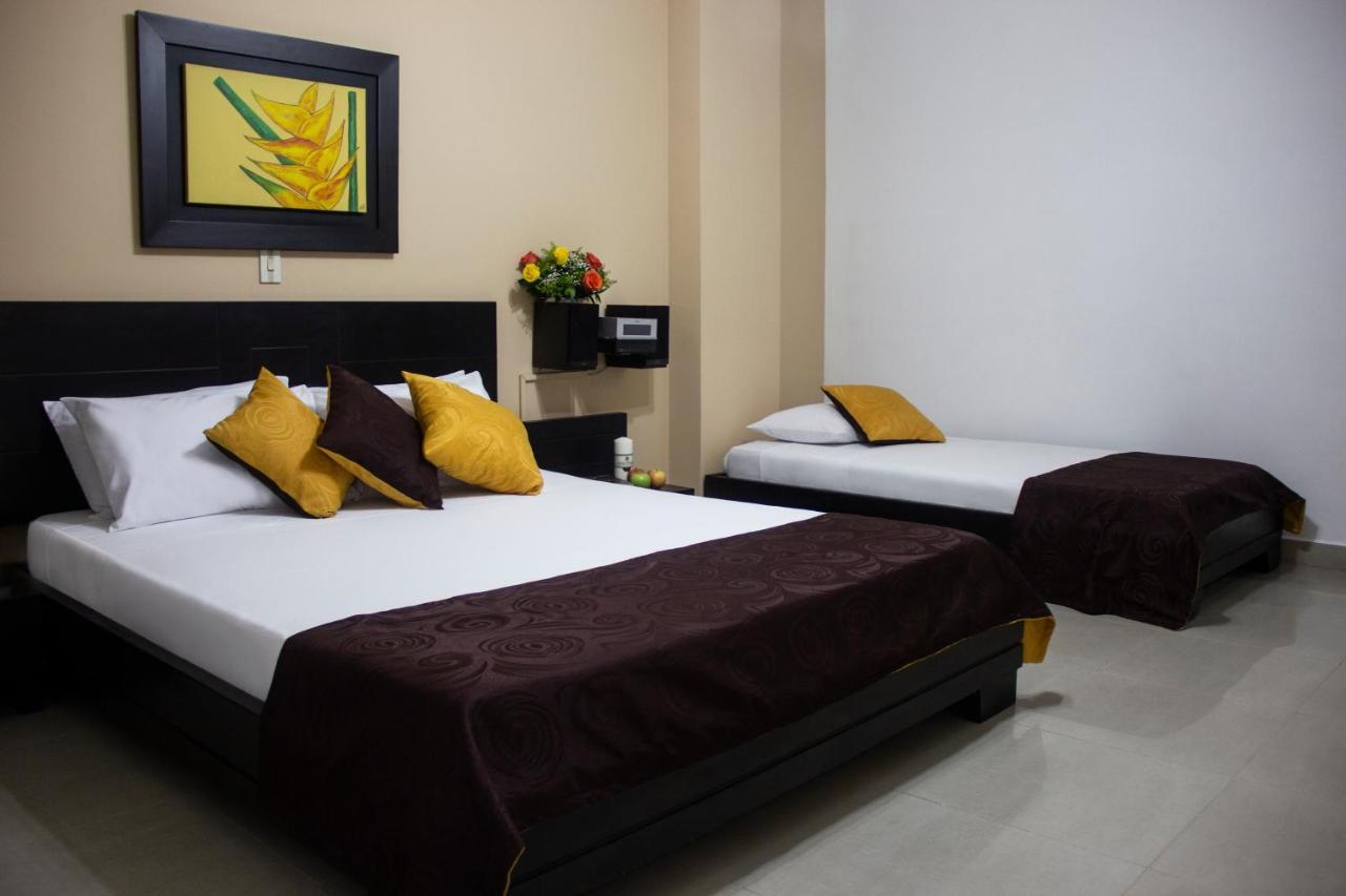 מדיין Hotel Plazuela San Ignacio מראה חיצוני תמונה