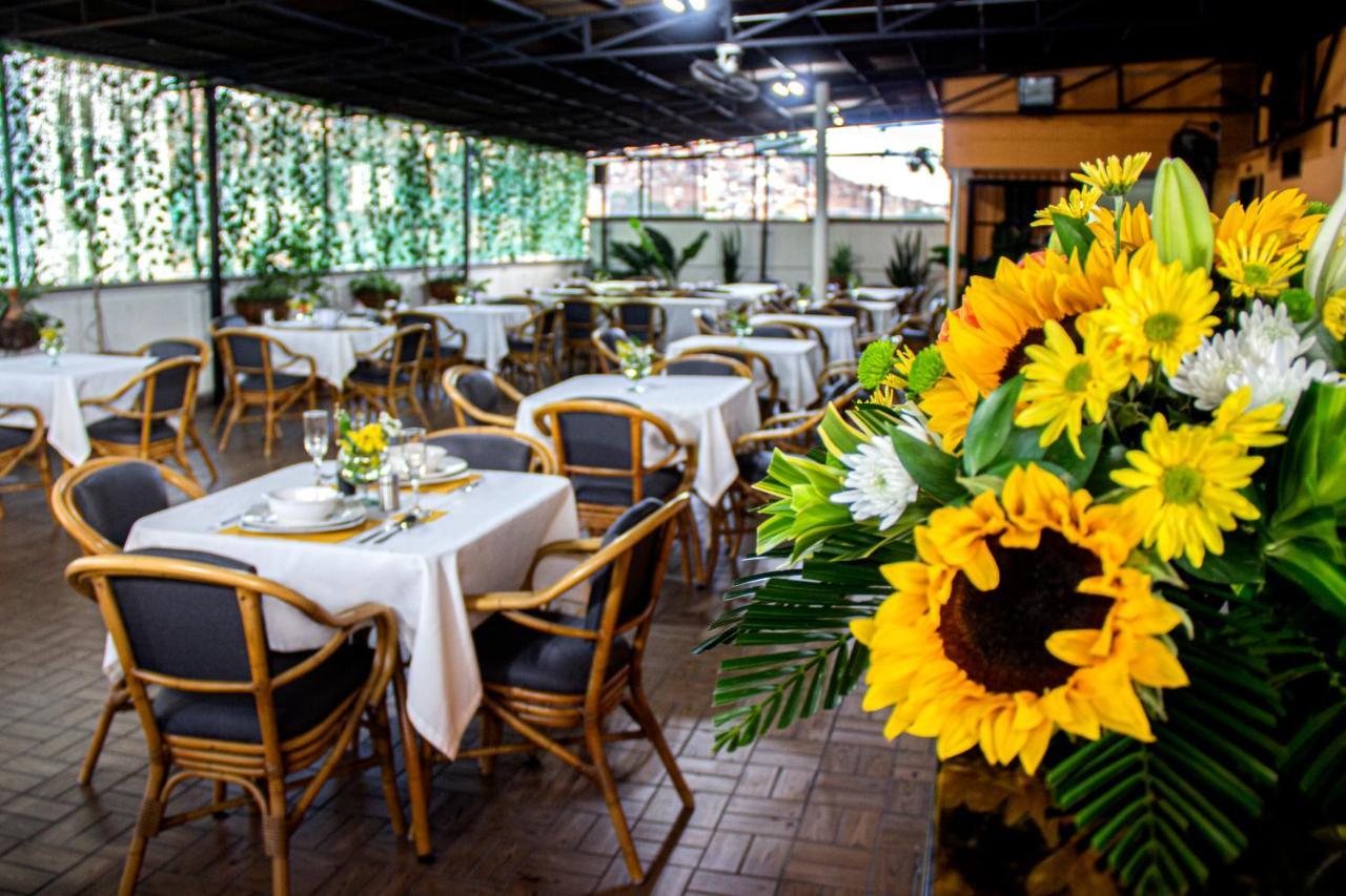 מדיין Hotel Plazuela San Ignacio מראה חיצוני תמונה