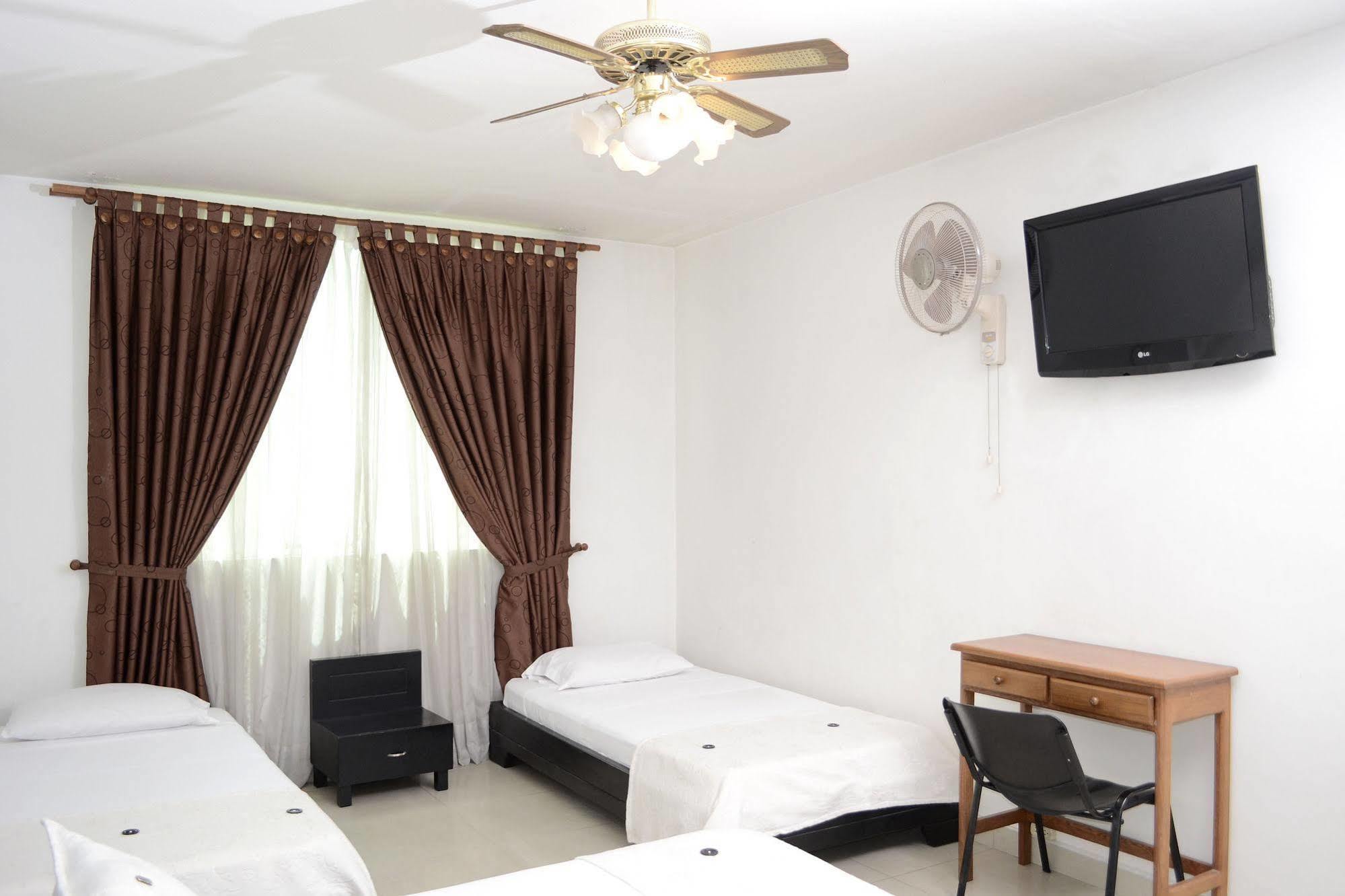 מדיין Hotel Plazuela San Ignacio מראה חיצוני תמונה